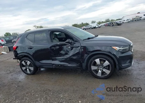 2020 Volvo Xc40 T5 Momentum z USA, uszkodzony, nr VIN YV4162UK0L2196408